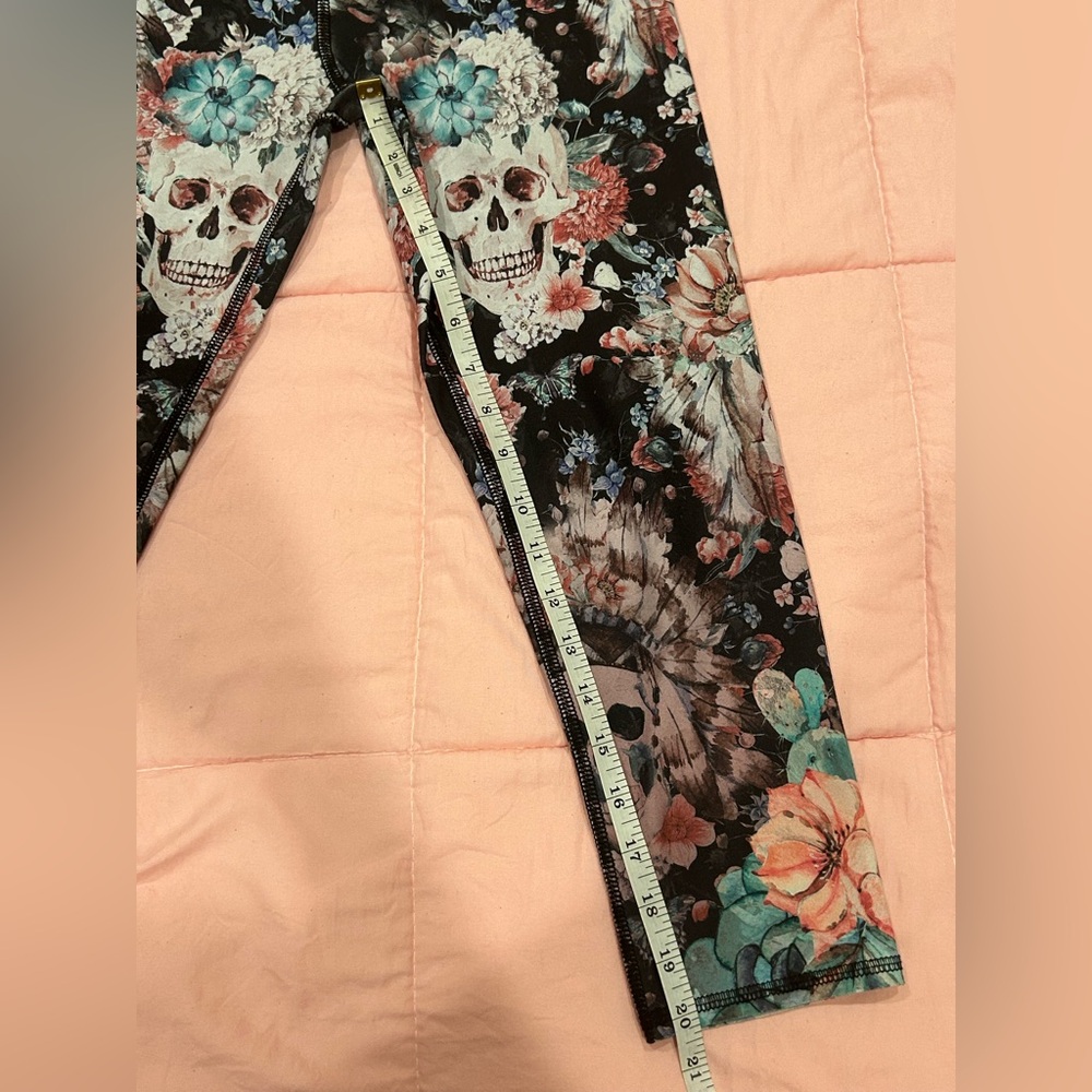 Evolution and Creation Floral Skull Design Capri Leggings - Picture 9 of 9